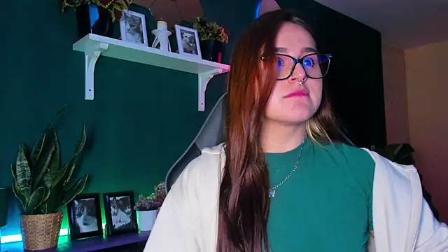 Snapshot of evy_orange1 chatting on 17, 4, 2026 evy orange1 online show from 17, 4, 2026