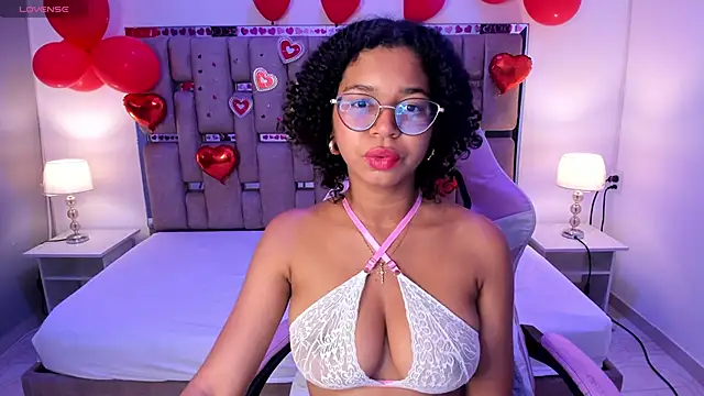 Snapshot of MilaHall_ chatting on 11, 2, 2025 MilaHall online show from 11, 2, 2025