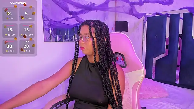 Snapshot of MilaHall_ chatting on 28, 10, 2025 MilaHall online show from 28, 10, 2025