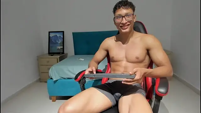 Snapshot of chriss_jones1 chatting on 5, 5, 2026 chriss jones1 online show from 5, 5, 2026