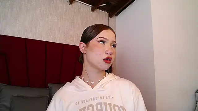 Snapshot of Roxie-Summers11 chatting on 5, 1, 2025 Roxie-Summers11 online show from 5, 1, 2025