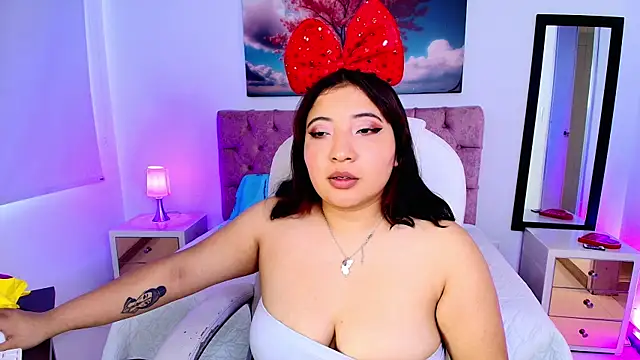 Snapshot of Emma_monserrat chatting on 6, 10, 2025 Emma monserrat online show from 6, 10, 2025