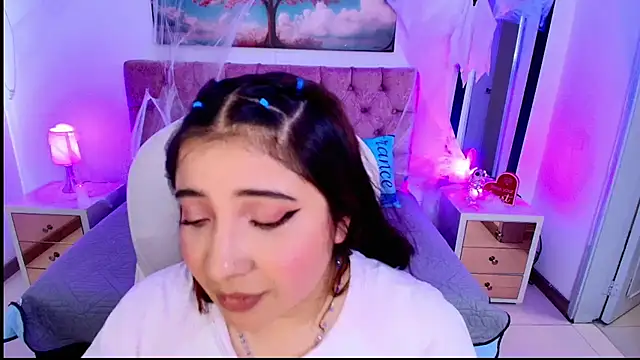 Snapshot of Emma_monserrat chatting on 15, 10, 2025 Emma monserrat online show from 15, 10, 2025