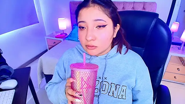 Snapshot of Emma_monserrat chatting on 13, 11, 2025 Emma monserrat online show from 13, 11, 2025