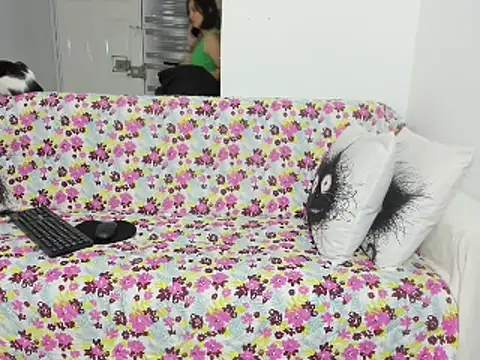 Snapshot of Emma_Jnes chatting on 12, 2, 2025 Emma Jnes online show from 12, 2, 2025