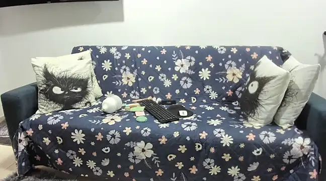 Snapshot of Emma_Jnes chatting on 12, 3, 2025 Emma Jnes online show from 12, 3, 2025