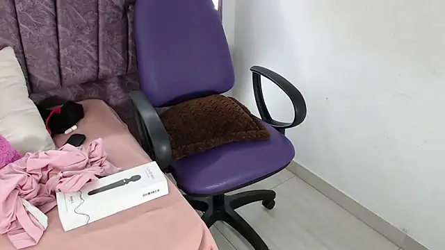 Snapshot of Penelope_Fox14 chatting on 5, 11, 2025 Penelope Fox14 online show from 5, 11, 2025