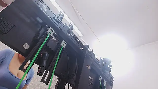 nicol f online show from 8, 9, 2025