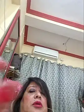 Snapshot of Hot_Queen77 chatting on 5, 1, 2025 Hot Queen77 online show from 5, 1, 2025