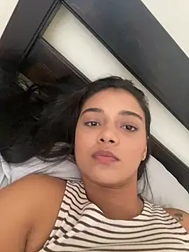 Snapshot of evely_coelloo chatting on 13, 3, 2025 evely coelloo online show from 13, 3, 2025