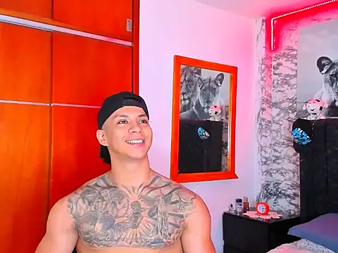 Snapshot of Aaron_Toy chatting on 12, 1, 2026 Aaron Toy online show from 12, 1, 2026