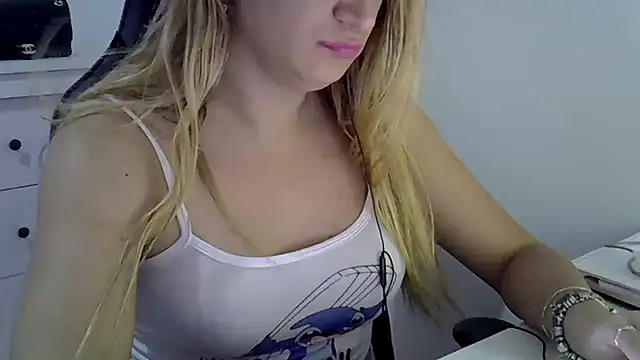 Snapshot of luizacandy chatting on 22, 12, 2025 luizacandy online show from 22, 12, 2025