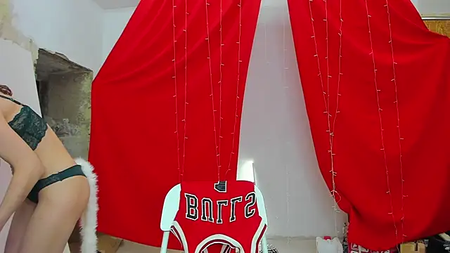 Snapshot of YourSuperModel chatting on 24, 12, 2024 YourSuperModel online show from 24, 12, 2024