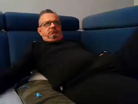 axecoman60 online show from 20, 2, 2025