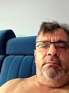 Snapshot of axecoman60 chatting on 15, 12, 2025 axecoman60 online show from 15, 12, 2025