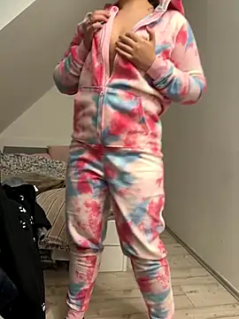 Snapshot of _Hidden_couple_ chatting on 21, 12, 2025 Hidden couple online show from 21, 12, 2025