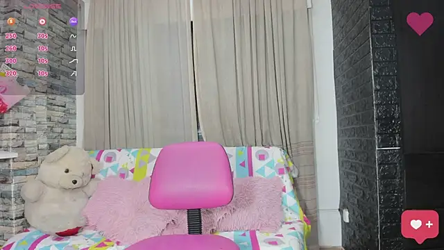 Snapshot of kitty_queen10 chatting on 15, 1, 2025 kitty queen10 online show from 15, 1, 2025