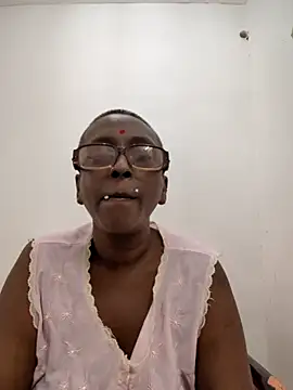 Snapshot of mamakarma1403 chatting on 25, 6, 2026 mamakarma1403 online show from 25, 6, 2026