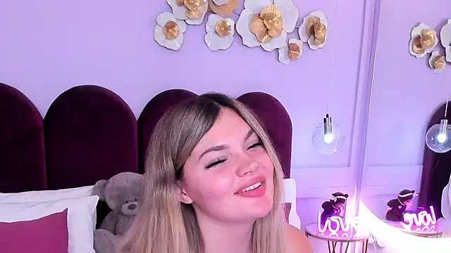 Snapshot of ZaraBloom chatting on 23, 12, 2025 ZaraBloom online show from 23, 12, 2025