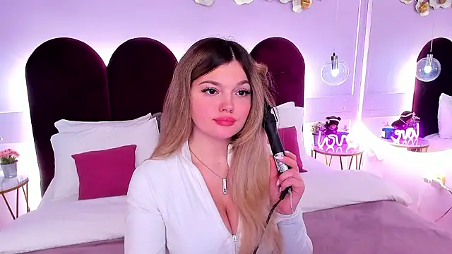 Snapshot of ZaraBloom chatting on 9, 3, 2026 ZaraBloom online show from 9, 3, 2026