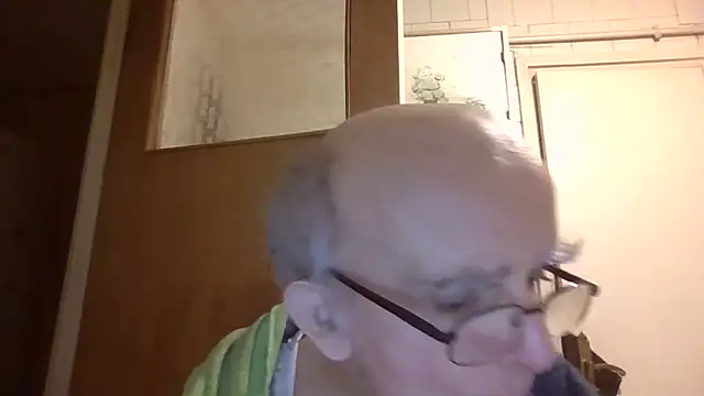 Snapshot of mariusica1@xh chatting on 18, 4, 2026 mariusica1xh online show from 18, 4, 2026