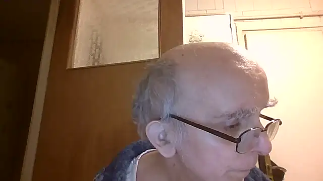 Snapshot of mariusica1@xh chatting on 18, 4, 2026 mariusica1xh online show from 18, 4, 2026
