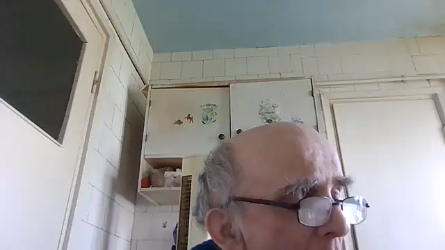 Snapshot of mariusica1@xh chatting on 19, 4, 2026 mariusica1xh online show from 19, 4, 2026