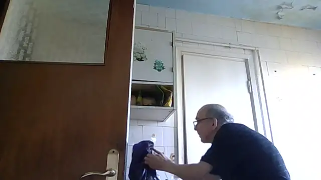 Snapshot of mariusica1@xh chatting on 25, 4, 2026 mariusica1xh online show from 25, 4, 2026