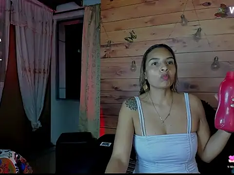 Snapshot of mykaelahoney chatting on 11, 11, 2025 mykaelahoney online show from 11, 11, 2025