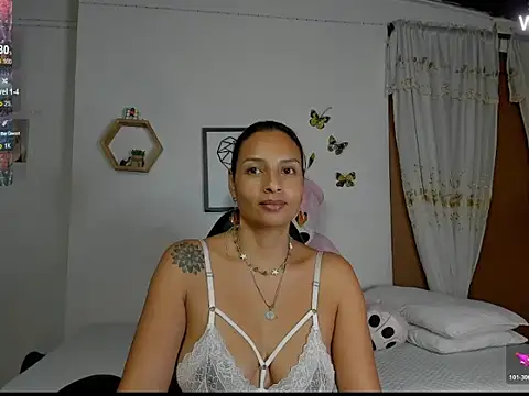 Snapshot of mykaelahoney chatting on 24, 11, 2025 mykaelahoney online show from 24, 11, 2025