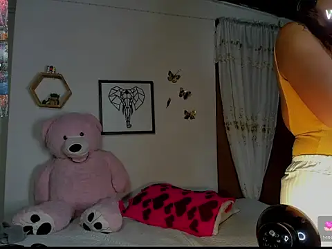 Snapshot of mykaelahoney chatting on 27, 11, 2025 mykaelahoney online show from 27, 11, 2025