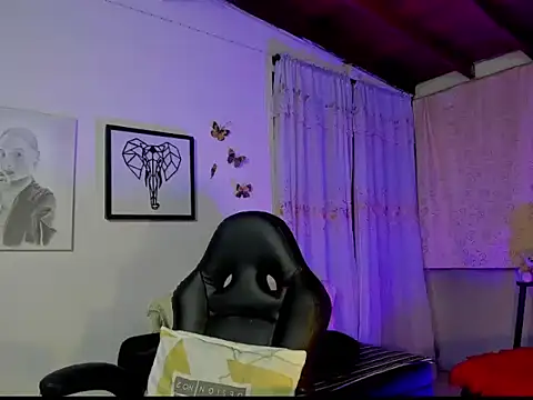 Snapshot of mykaelahoney chatting on 19, 12, 2025 mykaelahoney online show from 19, 12, 2025