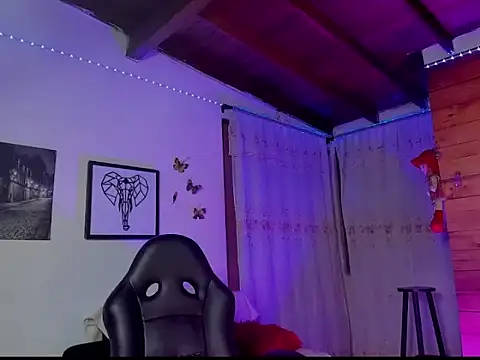 Snapshot of mykaelahoney chatting on 5, 2, 2026 mykaelahoney online show from 5, 2, 2026