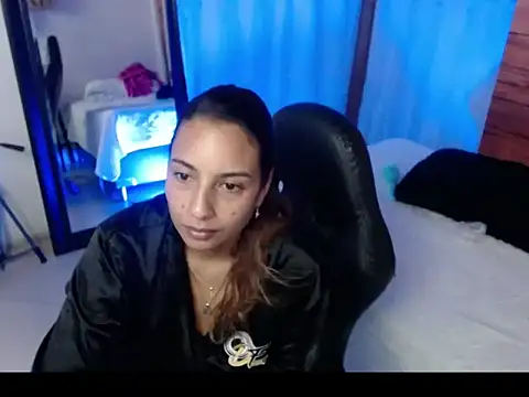 Snapshot of mykaelahoney chatting on 10, 4, 2026 mykaelahoney online show from 10, 4, 2026