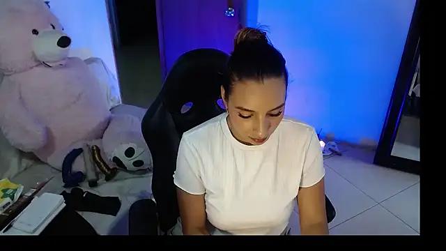 Snapshot of mykaelahoney chatting on 7, 5, 2026 mykaelahoney online show from 7, 5, 2026