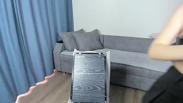 Snapshot of RileyMee chatting on 12, 1, 2025 RileyMee online show from 12, 1, 2025