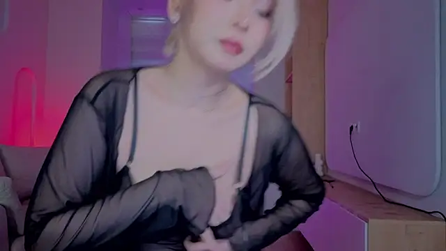 Snapshot of RileyMee chatting on 3, 10, 2025 RileyMee online show from 3, 10, 2025