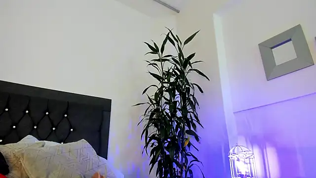 ebony hot1 online show from 17, 1, 2025