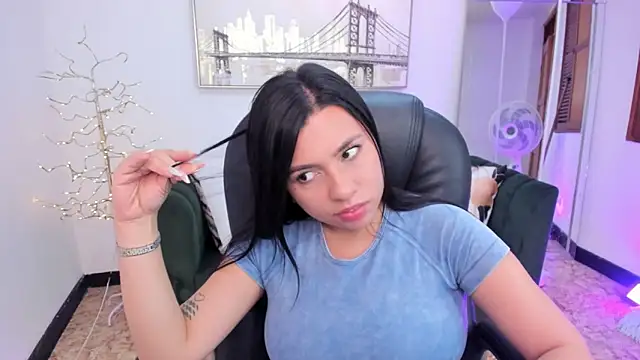 naomii campbell  online show from 25, 1, 2025