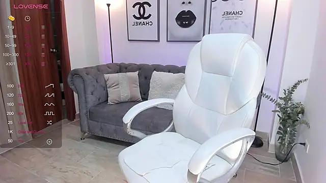 naomii campbell  online show from 1, 3, 2025