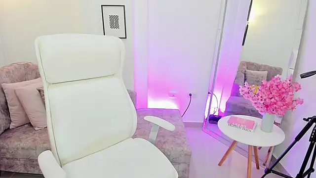 naomii campbell  online show from 5, 11, 2025