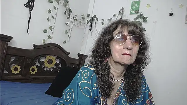 Snapshot of DominaLeona chatting on 18, 5, 2026 DominaLeona online show from 18, 5, 2026
