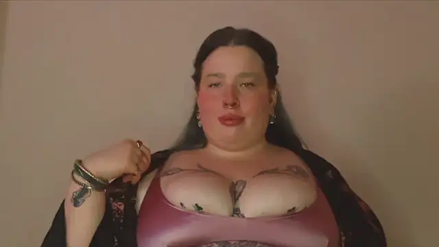 Snapshot of MissBika chatting on 14, 12, 2025 MissBika online show from 14, 12, 2025