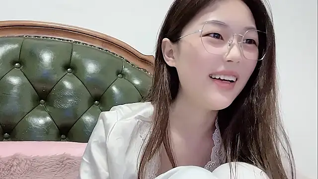 Snapshot of Sweet-Angel999 chatting on 3, 4, 2026 Sweet-Angel999 online show from 3, 4, 2026