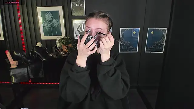 Snapshot of Lily_Moonlight chatting on 7, 12, 2024 Lily Moonlight online show from 7, 12, 2024