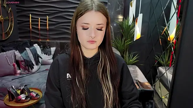 Snapshot of Lily_Moonlight chatting on 19, 2, 2025 Lily Moonlight online show from 19, 2, 2025