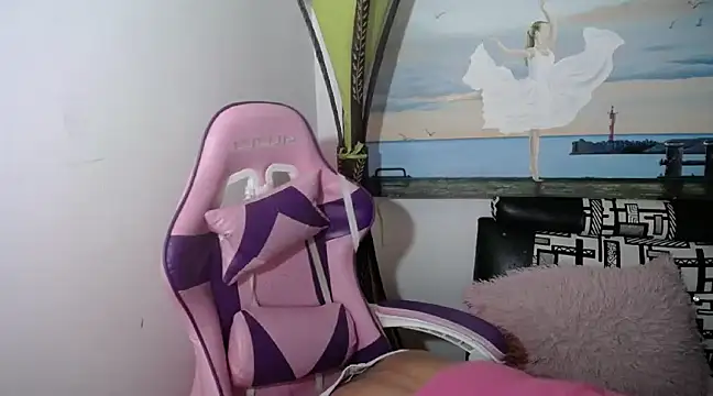 Snapshot of Dy_Hanna chatting on 8, 1, 2025 Dy Hanna online show from 8, 1, 2025