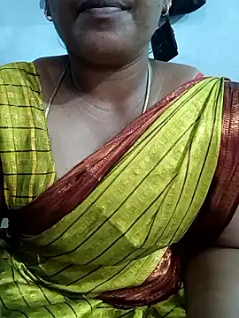 Snapshot of Renuma chatting on 5, 10, 2025 Renuma online show from 5, 10, 2025