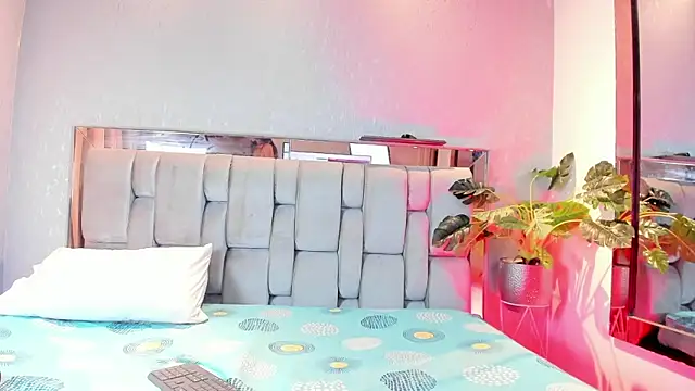 Snapshot of RoseTaylor__ chatting on 27, 2, 2026 RoseTaylor online show from 27, 2, 2026