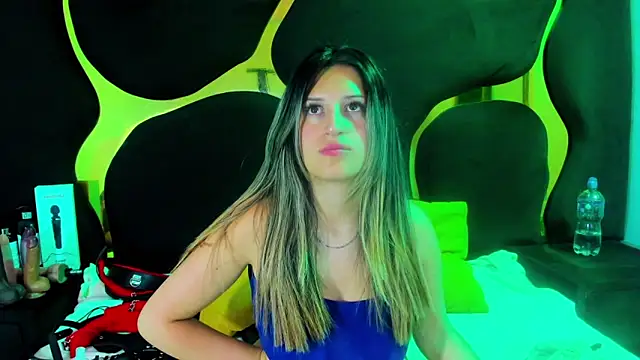 GiaRoussel online show from 3, 12, 2025